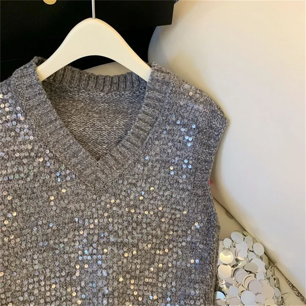 2024 Spring New Sweet Korean Knitted Pullover Vest Women V Neck Sleeveless Fashion Design Sequins Sweater Waistcoat Clothes Tops