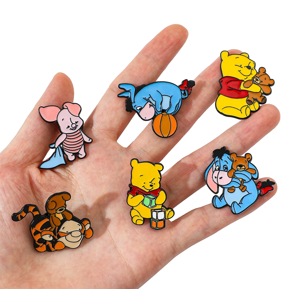 8 buah bros Anime lucu Pooh beruang Enamel Pin logam lencana perhiasan ransel aksesori pakaian hadiah untuk teman