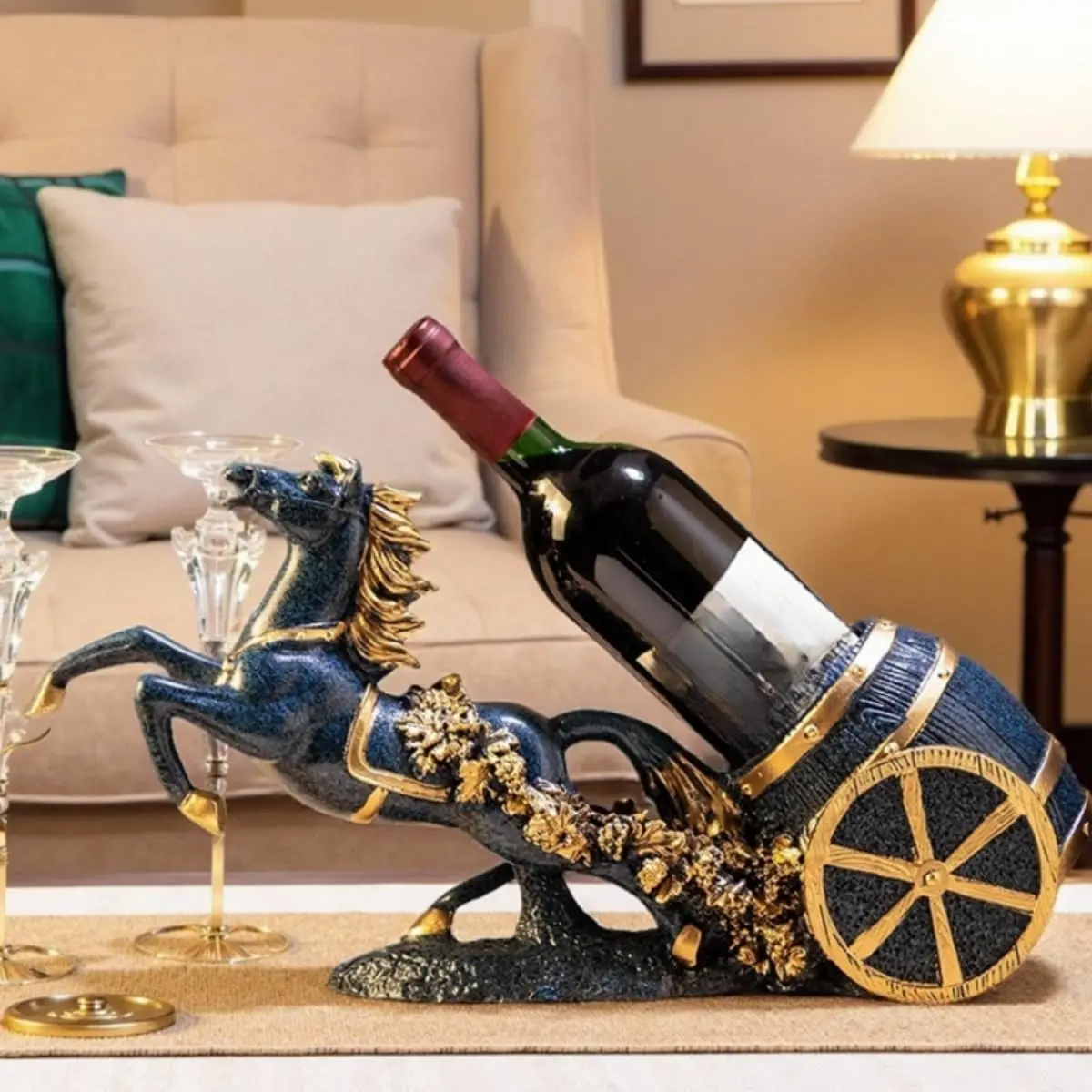 Soporte para vinos de resina con diseño de caballo 'Éxito' - Soporte de mesa de lujo ligero y de alta gama con caballo azul marino 'Éxito', para sala de estar