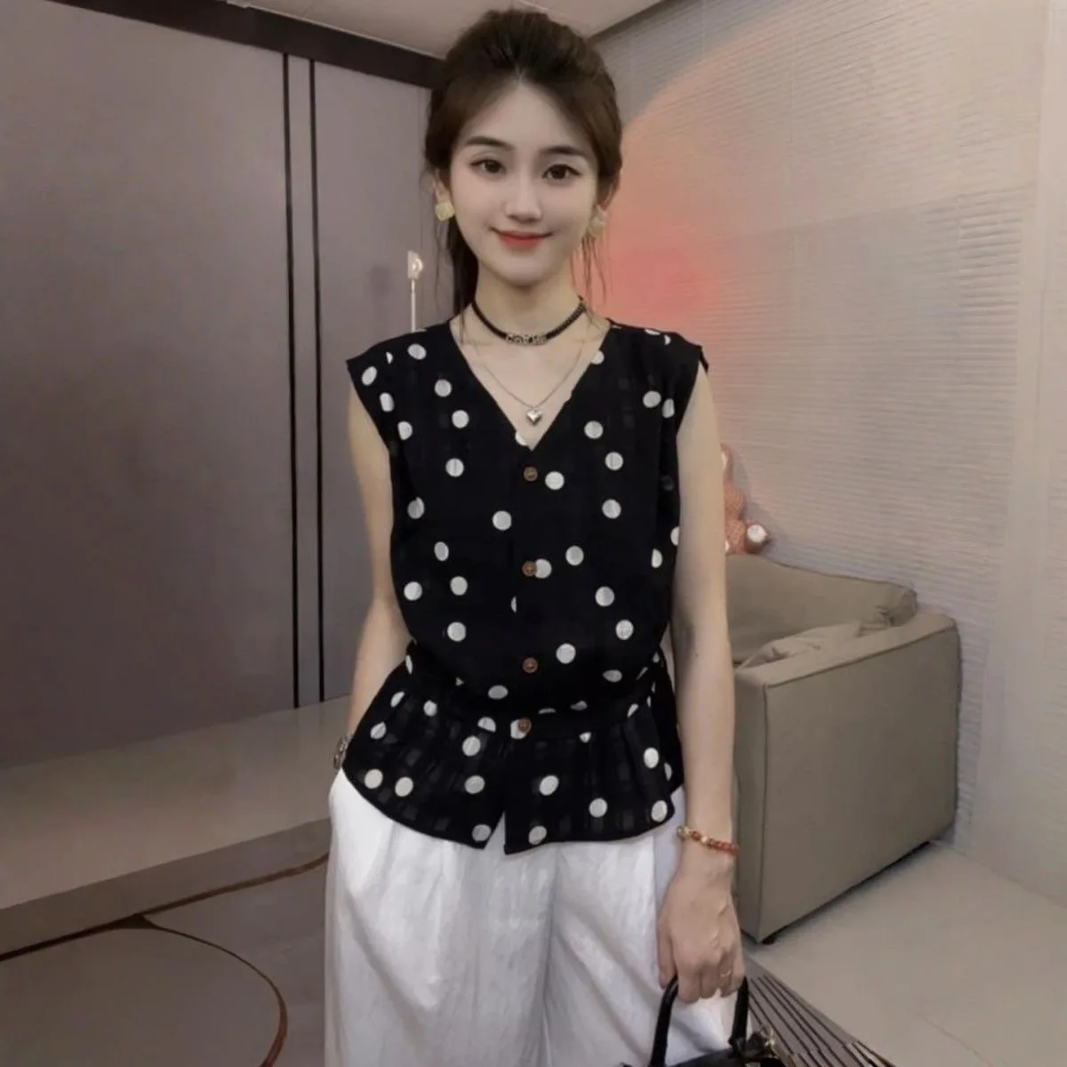 

Floral Print Sleeveless Chiffon Shirt Women's Summer Fashion Short Style Top Waist-Cinching Design V-Neck Polyester Fiber
