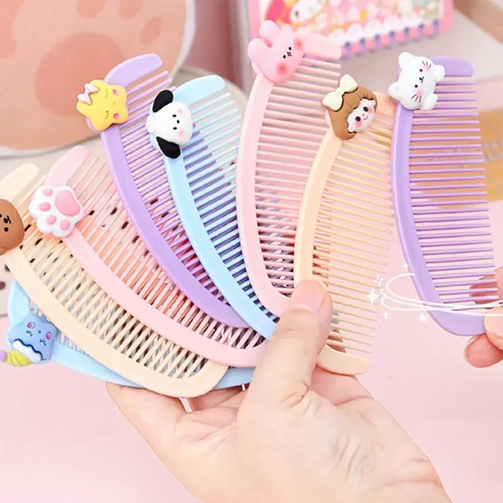 1pcs Cartoon Mini Crescent Comb Cute Children\'s Small Comb Student Carrying Plastic Hairdressing Comb Net Red Small Gift