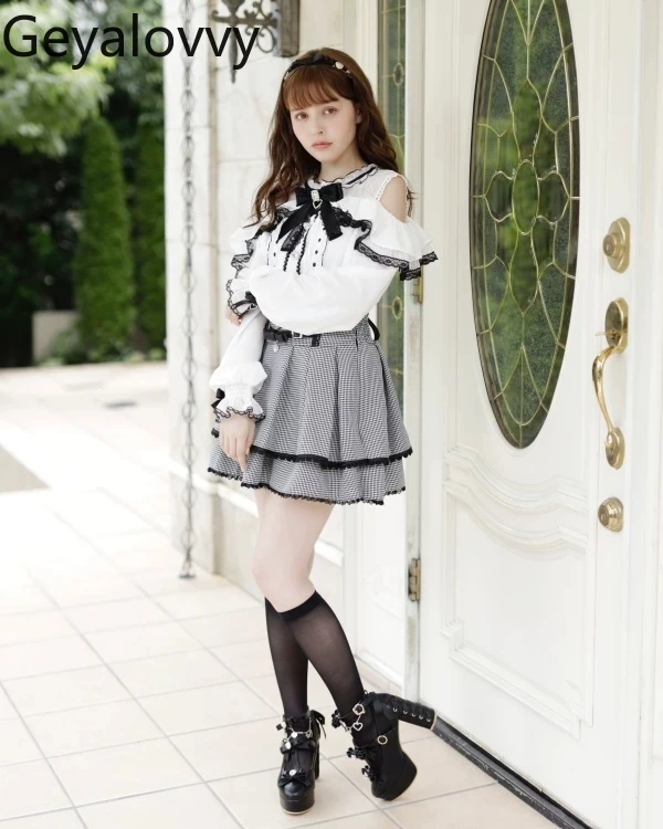 Set di gonna corta giapponese dolce e carina per ragazza bianca con fiocco in pizzo patchwork a maniche lunghe con spalle scoperte e gonna corta ingombrante in vita