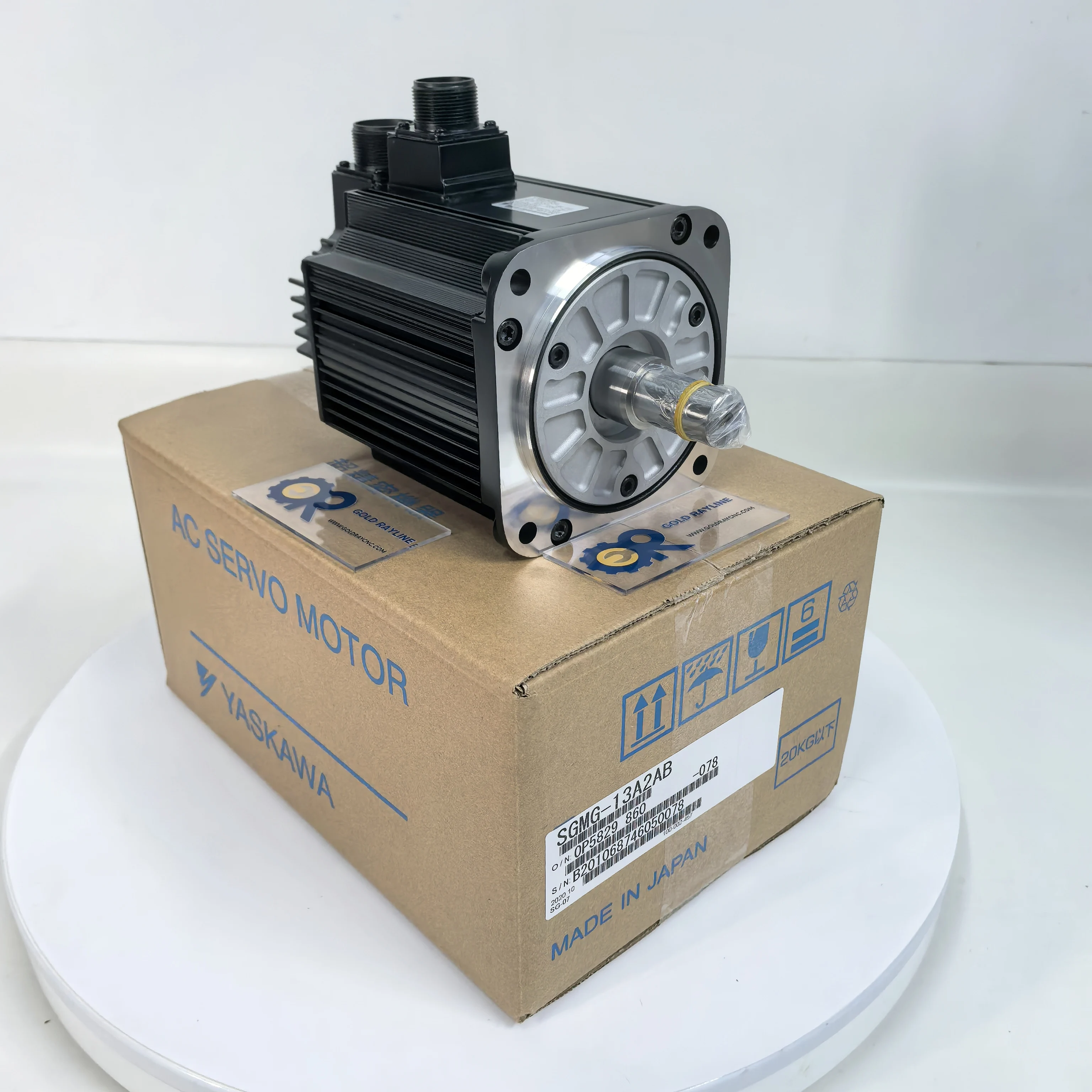 Yaskawa SGMG-13A2AB Servo Motor New In Box Warranty 1 Year