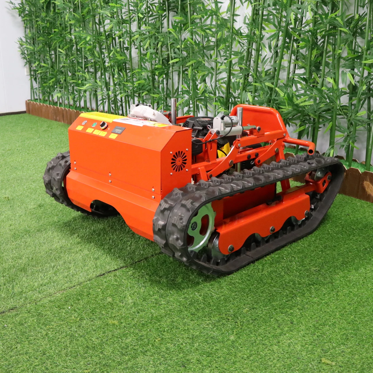 

Customized lawn mower with a cutting width of 90cm and a track type high-power lawn mower suitable for large-area lawns