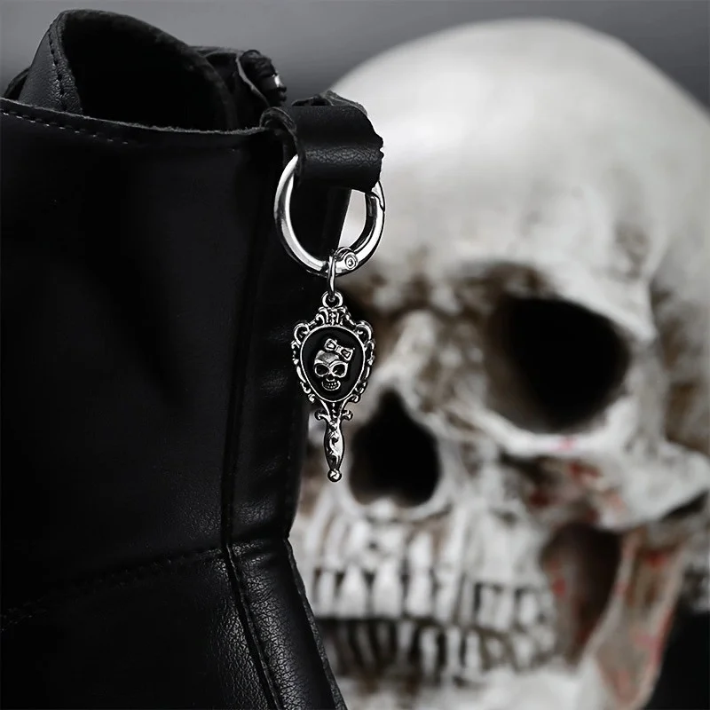 2Pcs Gothic Retro Mirror skeleton O-ring metal black imitation enamel shoe pendant accessory suitable for all kinds of boots