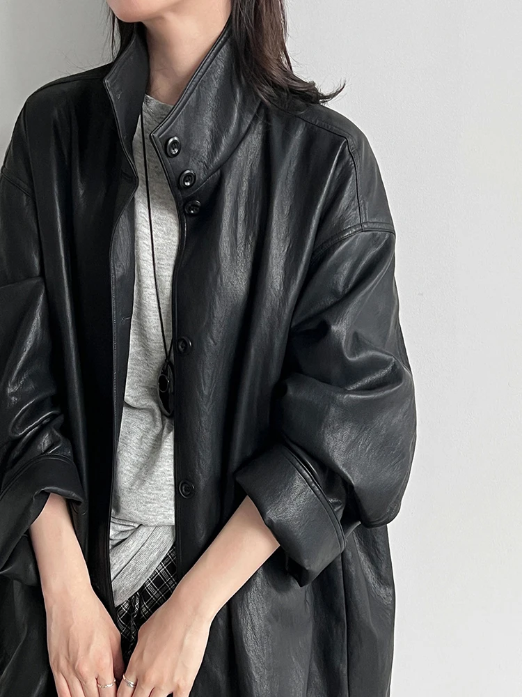 [EAM] Beige Drawstring Big Size PU Leather Jacket New Stand Collar Long Sleeve Women Coat Fashion Tide Spring Autumn 2026 1DJ949