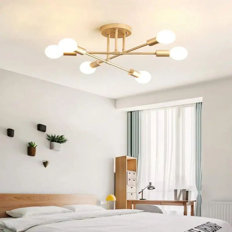 Lustre retro do estilo dourado, candelabro do ferro, lâmpada do teto do ferro forjado, iluminação simples do quarto, decoração da sala de estar