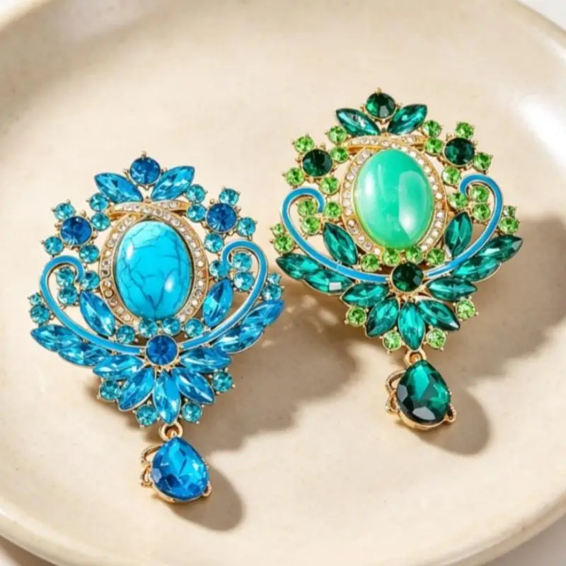 Vintage Sparkling Rhinestone Brooches With Blue Green Delicate Gold Plated Design For Wedding Party Daily Wear Accessories