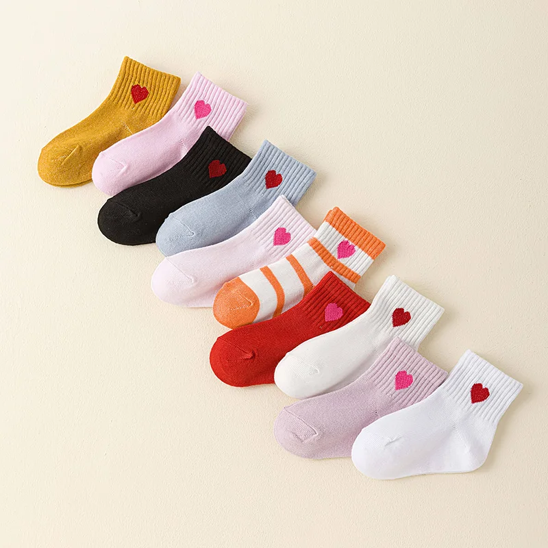 عبوة من 10 جوارب قصيرة للأطفال بأنماط قلب بألوان متنوعة