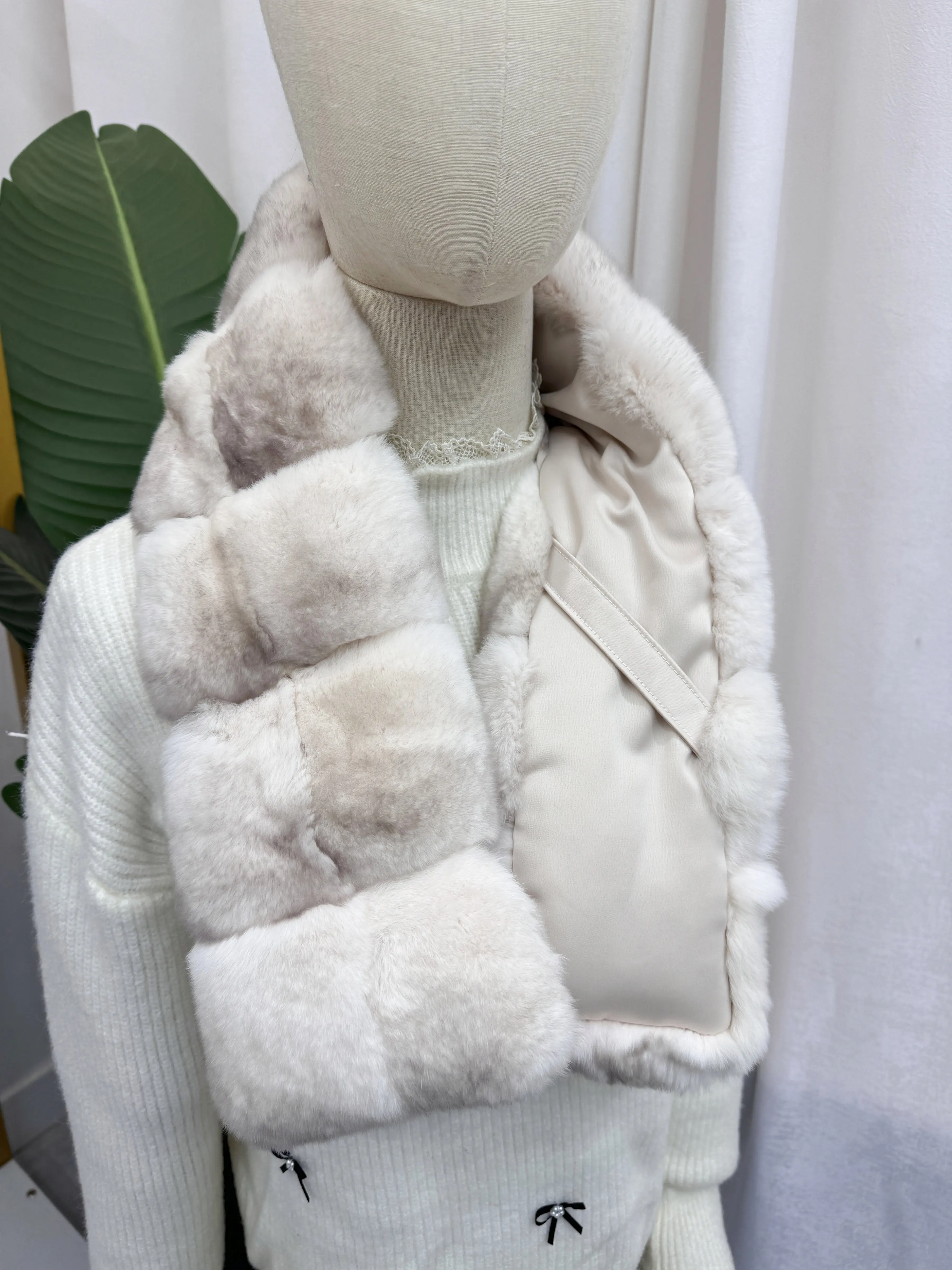 Women's Warm White Single-Sided genuine Rex Rabbit Fur Scarf 2026 New chinchilla  Neck Warmer Fashionable Accessory