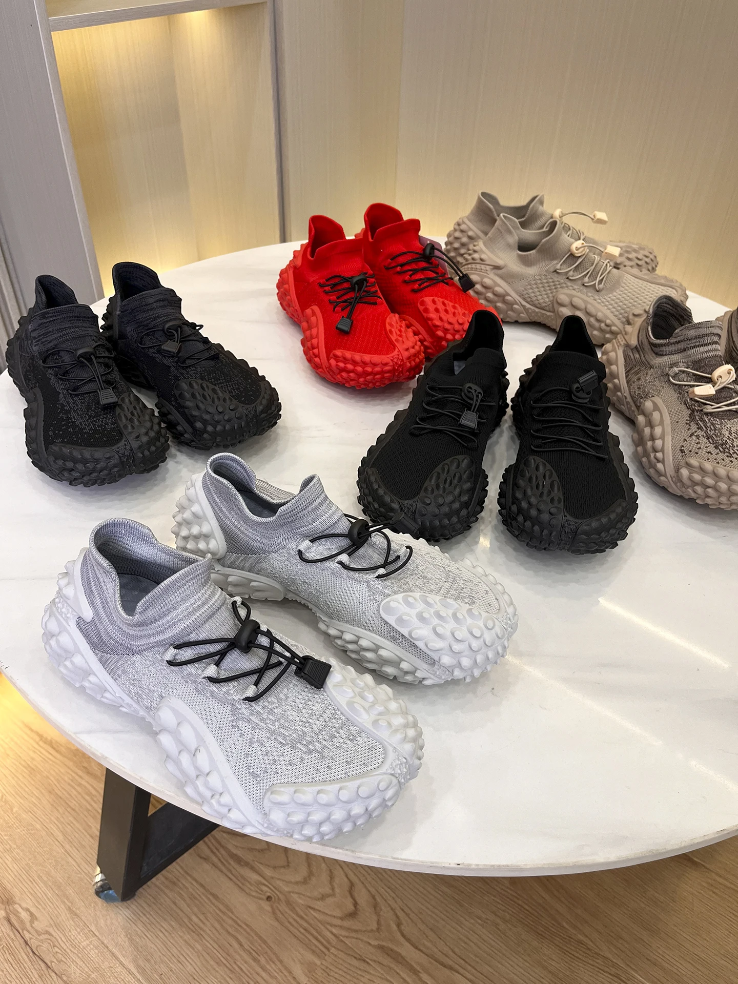 

Мужские весенние повседневные кроссовки для активного отдыха, нескользящие, дышащие, из мягкой эластичной ткани Fly Knit, низкие, с круглым носком, подошва из ЭВА