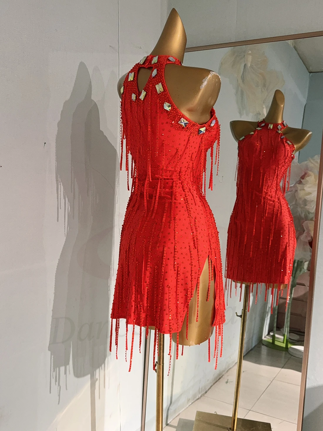 ラテンダンス競技会女性のハイエンドカスタマイズされたダイヤモンドストリップ痩身ビッグレッドローブサンバパフォーマンスウォーターダイヤモンドドレス