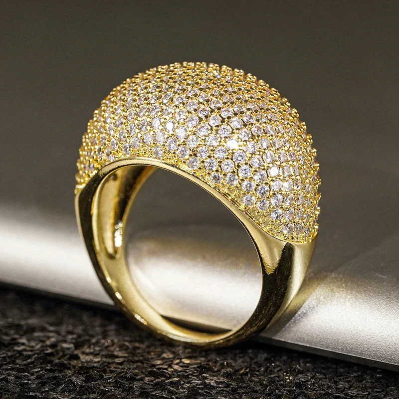 Huitan Helle Zirkonia-Ringe für Frauen, exquisiter, schillernder ewiger Hochzeitsschmuck, anmutiger, moderner, schicker Finger-Accessoire