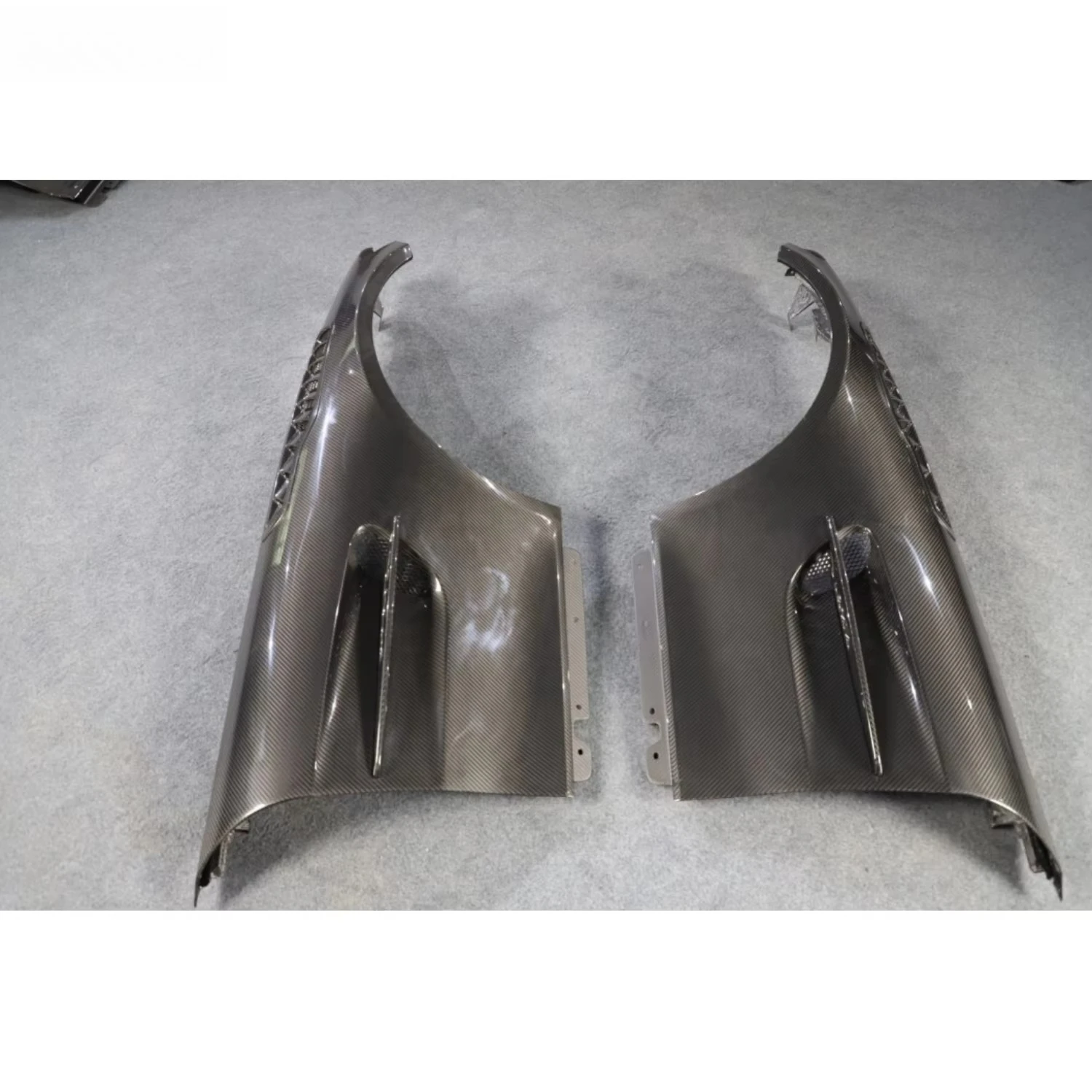 

High Quality Automotive GT Dry Carbon Material Fenders Suitable for GT/GTS/GTR PRO Dry Carbon Fiber Fenders