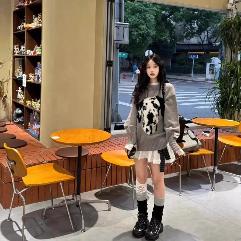 Versátil diseño de cuello redondo tops de moda cachorro jacquard cuello redondo suéter de punto de manga larga para mujeres en otoño e invierno,