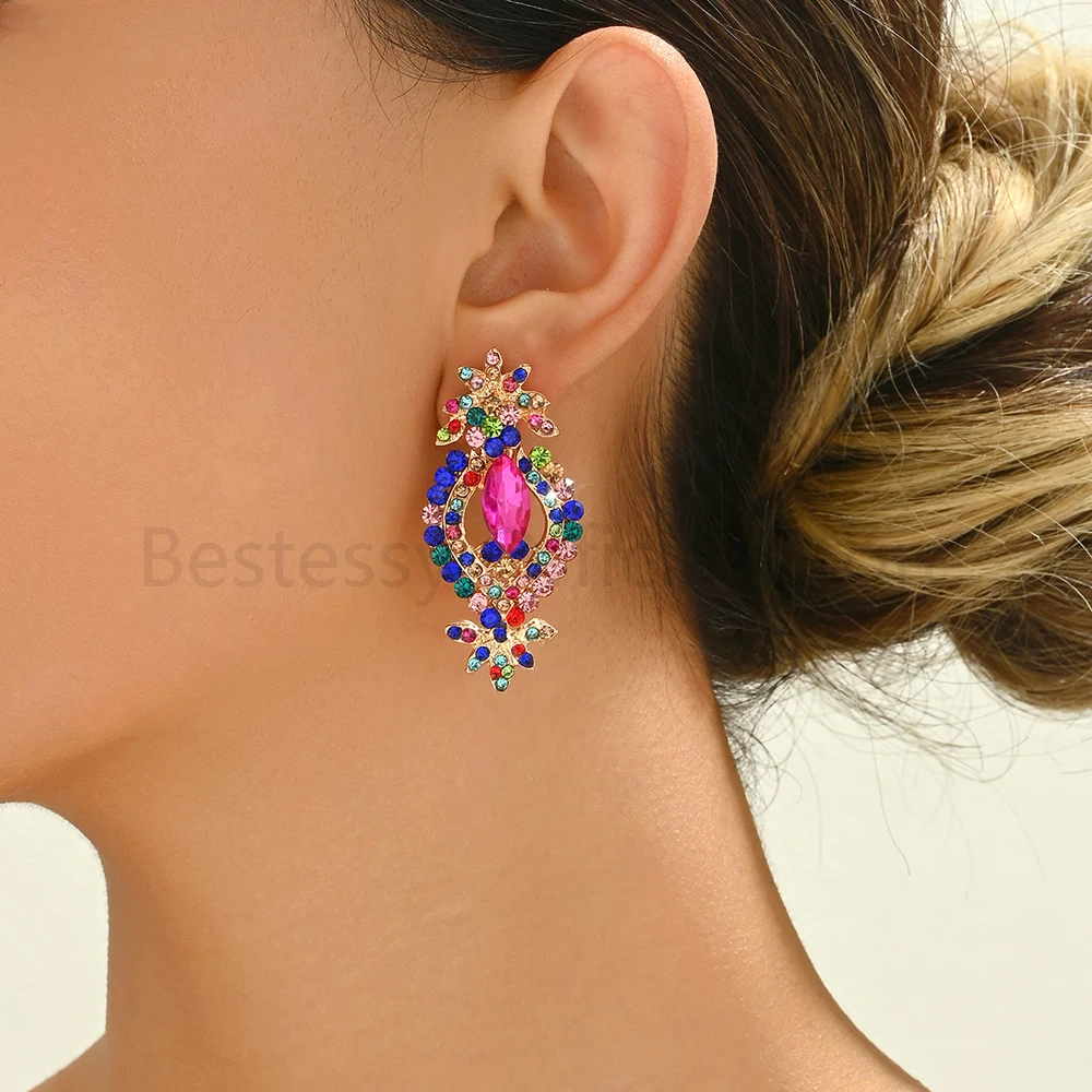 هندسية كلاسيكية تصميم الأزياء شنقا قلادة الأقراط للنساء الفاخرة عالية الجودة الحلو الرومانسية مجوهرات الزفاف الإكسسوارات