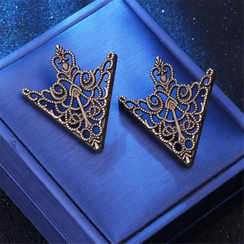 

Vintage Fashion Crown Hollowed Out Clothing Accessories Alloy Brooch Corner Badge Triangle Pins For Women|Men