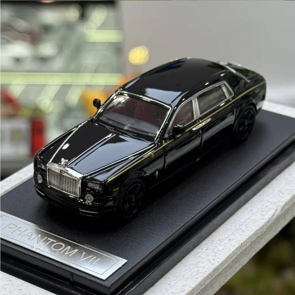 

Модель автомобиля Rolls-Royce Phantom VII в масштабе 1:64 (3 цвета в наличии) в наличии, готов к отправке