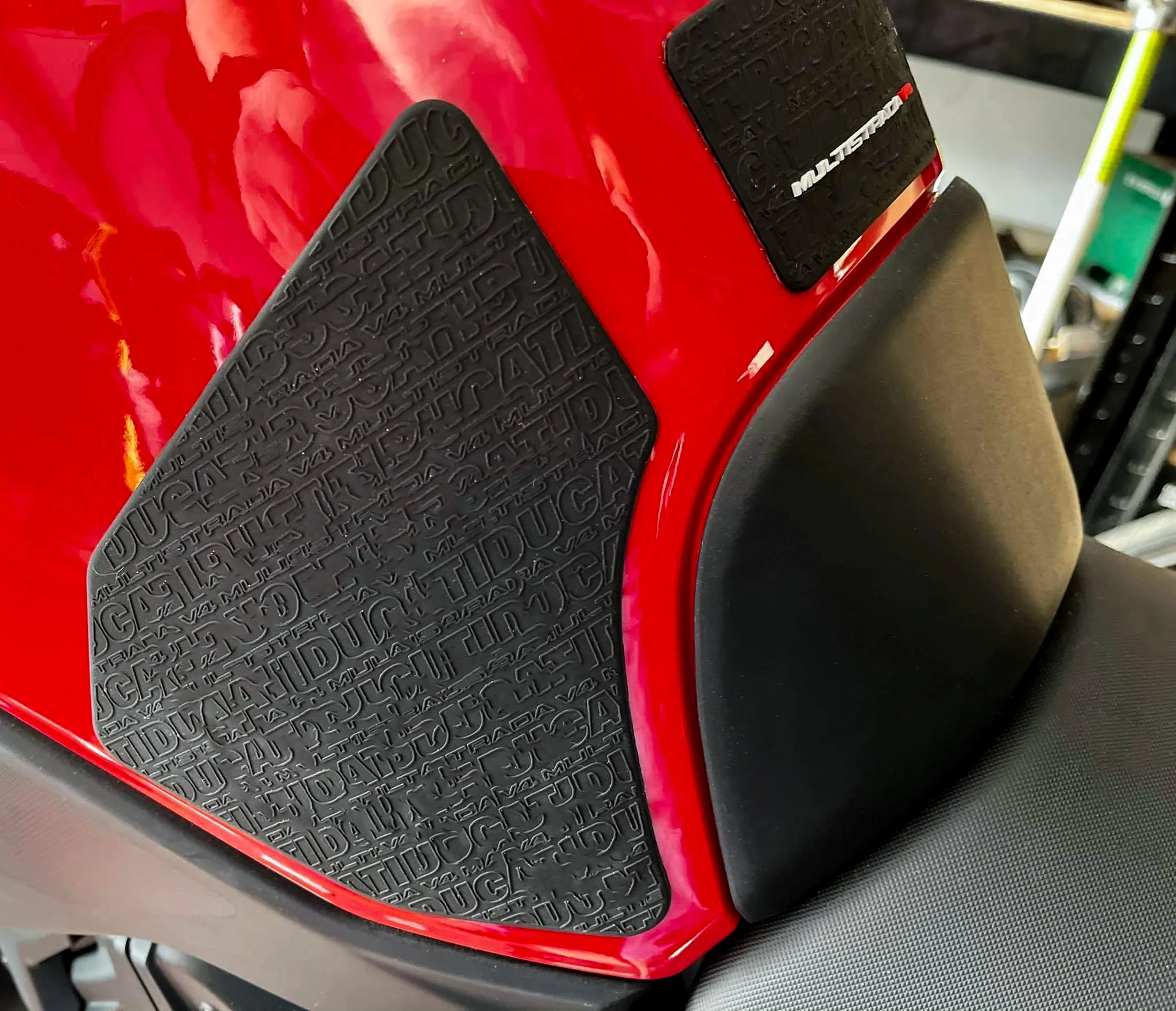 ل DUCATI Multistrada V4 S V4S 2021 جديد دراجة نارية مقاوم للماء عدم الانزلاق الجانب خزان الوقود وسادة ملصقات ملصقات المطاط