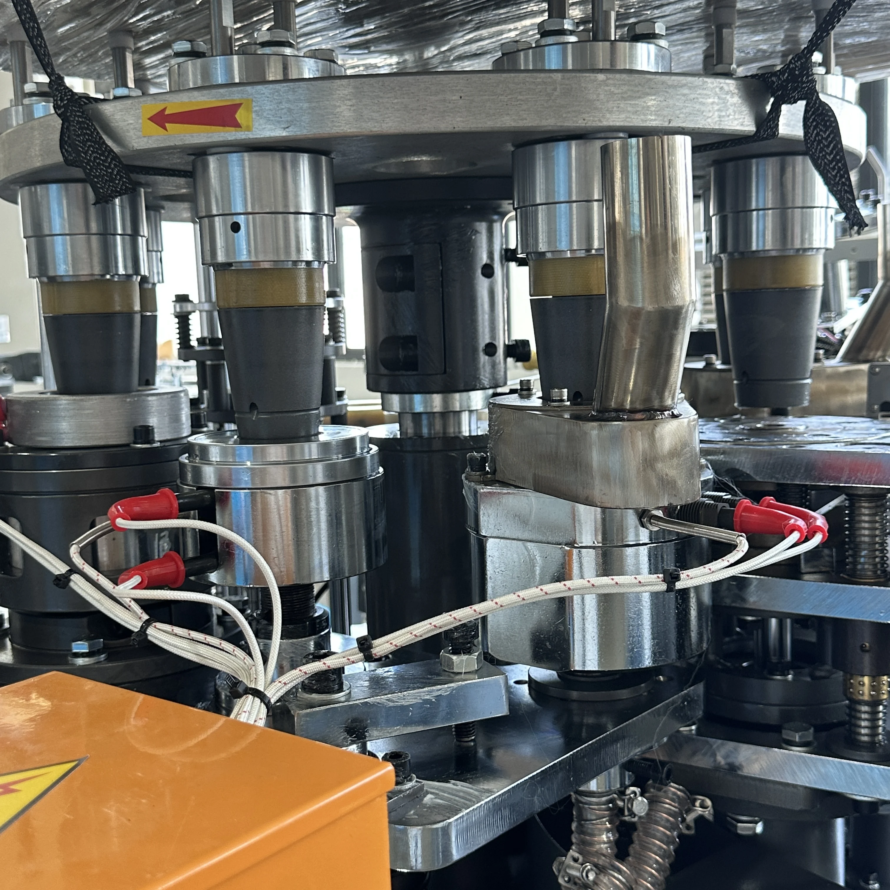 New High Speed 100-110pcs/Min Disposable Paper Cup Making Folding Machine PLC Bearing Pump Engine Gearbox Small Business