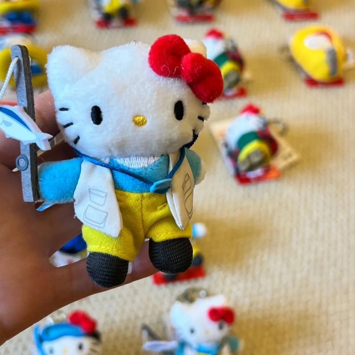 Nowa Kolekcja Outdoor Hello Kitty Pluszowe Zabawki Wędkarskie Breloczki Śmieszne Pluszaki Kotek Miękka Lalka Zawieszka do Plecaka Prezenty