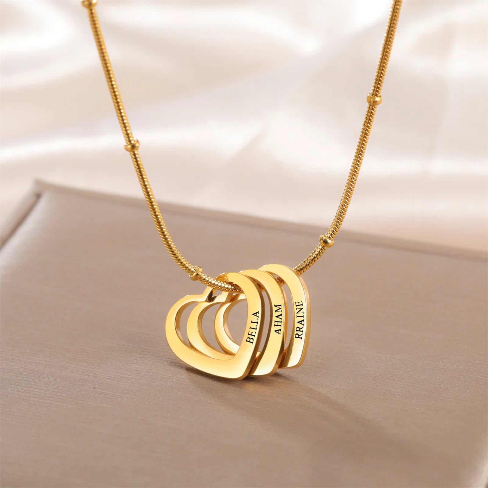 Customized Name Date Love Necklace Stainless Steel Personalized Carving Name 1-4 Heart Shaped Love Necklace Couple Family Gift