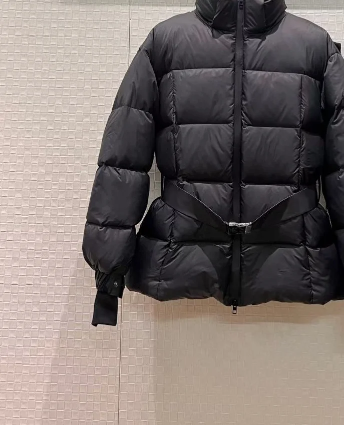 Inverno novo elegante e elegante à prova de vento e impermeável com capuz gola alta jaqueta para mulher