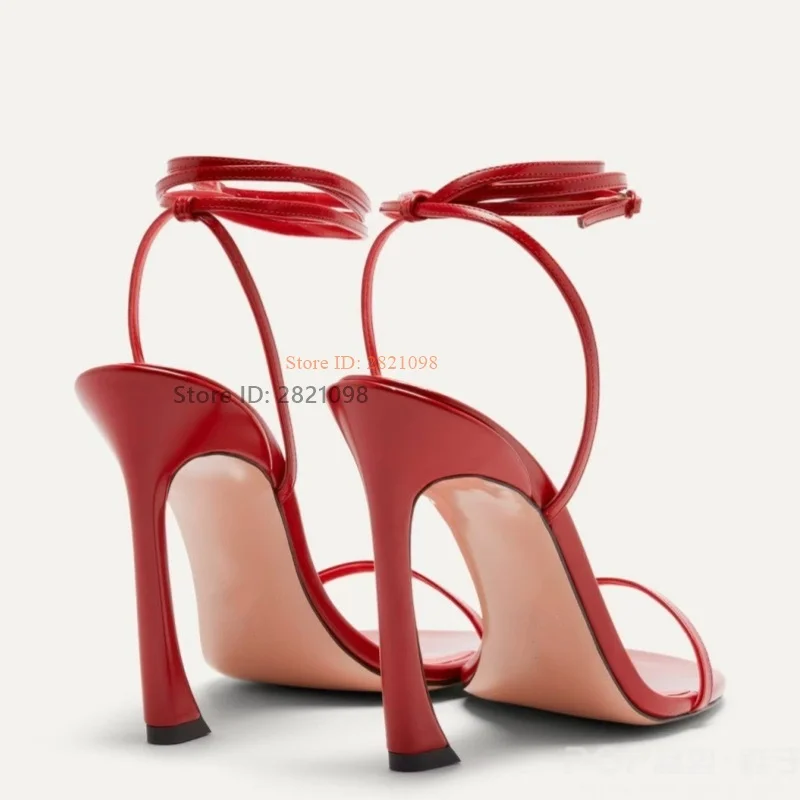 Sandalias de charol rojo con cordones para mujer, zapatos de tacón grueso con un cinturón, tacón alto brillante, Punta abierta, Verano