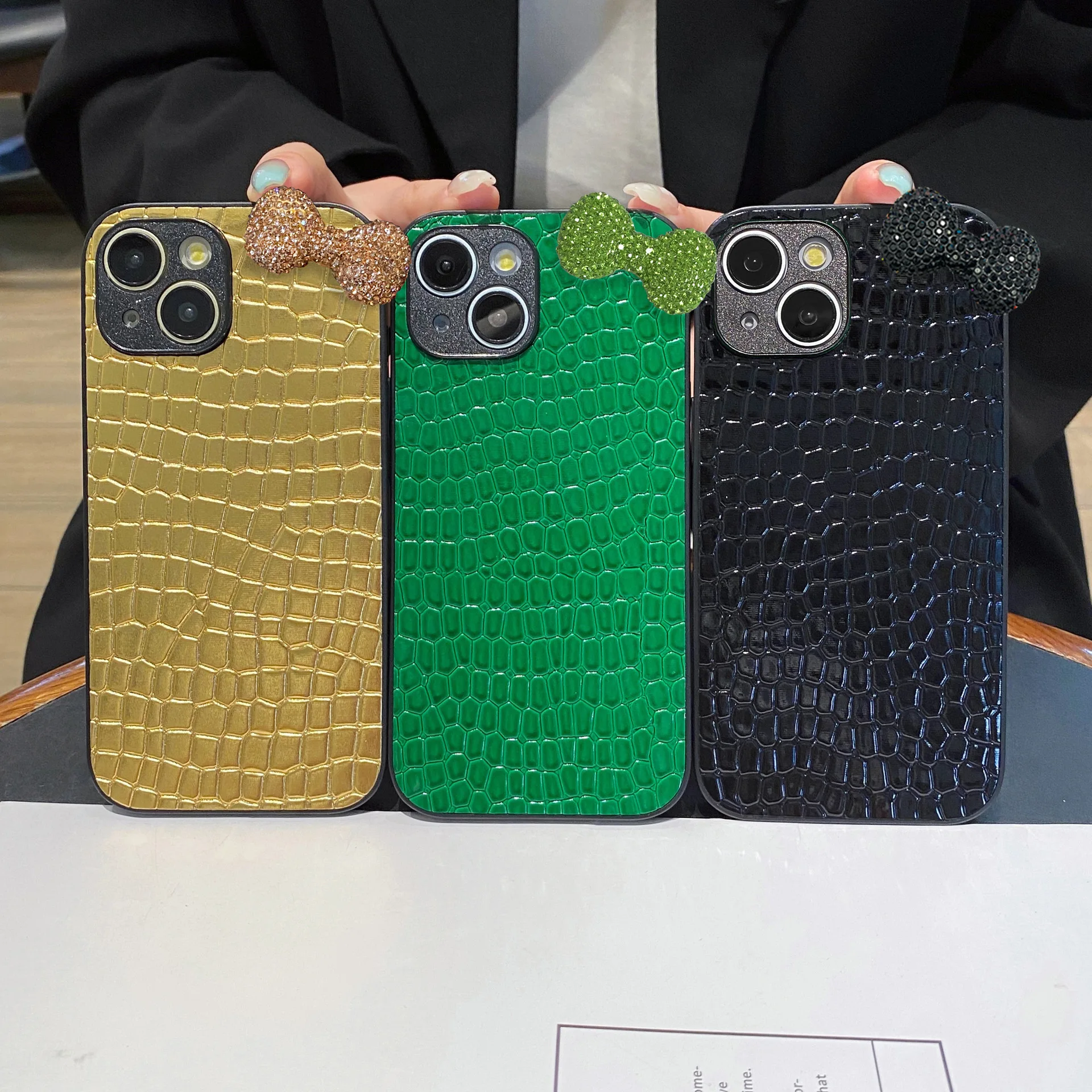 

Luxury Crocodile Textured Soft Phone Case For iphone 17 16 15 14 13 12 11 Pro Max Plus 16/17E Air Cute 3D Faux diamond Bow Shell