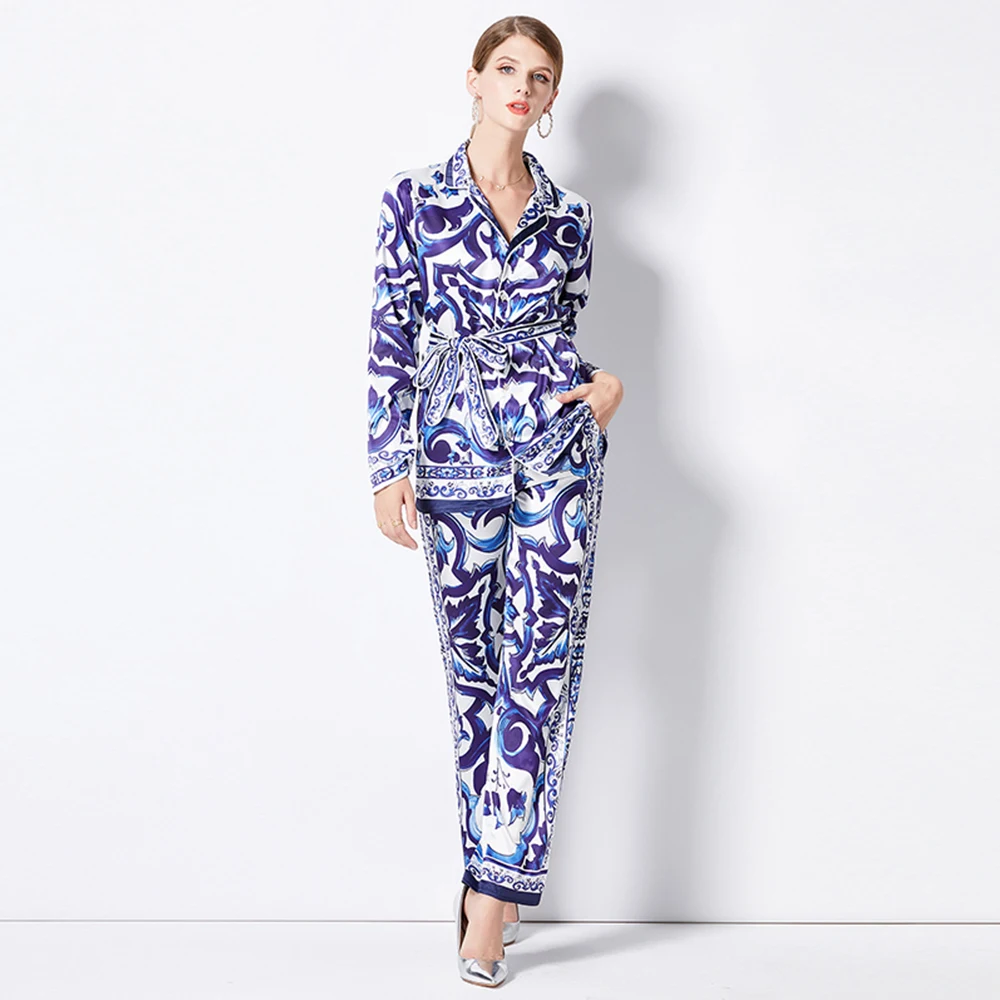 

Autumn Fashion Runway 2 Pieces Suit Women Blue and White Porcelain Printing Silk Notched Belt Top + Straight Pant Suit M8730