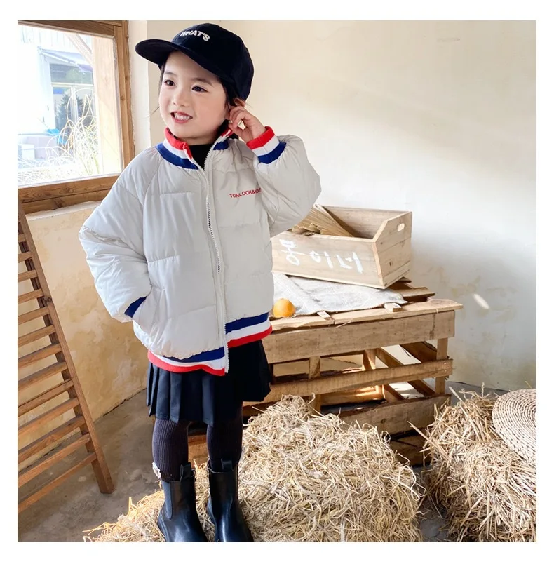 

2025д. Детские модные и теплые бейсбольные куртки, осенние и зимние куртки с хлопковой подкладкой с цветными блоками для мальчиков и девочек.