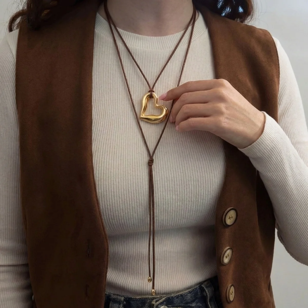Einfache Halskette mit hohlem Kreis-, Quadrat-, Herz- und Wassertropfen-Anhänger für Damen und Herren, Edelstahl, geometrisches Design, Lederband, Choker-Schmuck – Detail 4