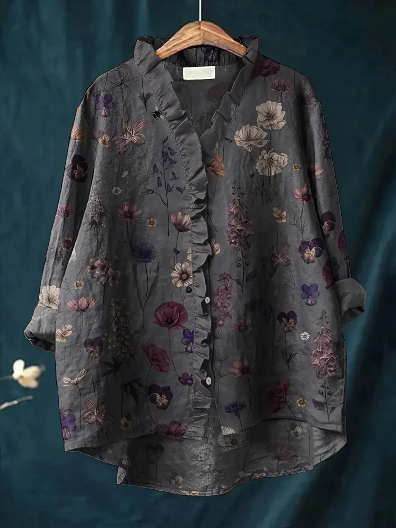 2026 new casual top, women's long sleeved lace shirt, retro floral exquisite pattern design, suitable for daily outings.