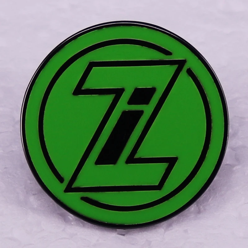 جاسوس فيلم Zorin الصناعات الخضراء Z شعار شارة المينا دبوس هدية لفيلم هواة عبادة