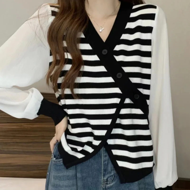 Spring Autumn New Elegant Fashion T-Shirts Women's Clothing Casual Loose Tees Striped Korean Style V Neck Long Sleeve Button Top