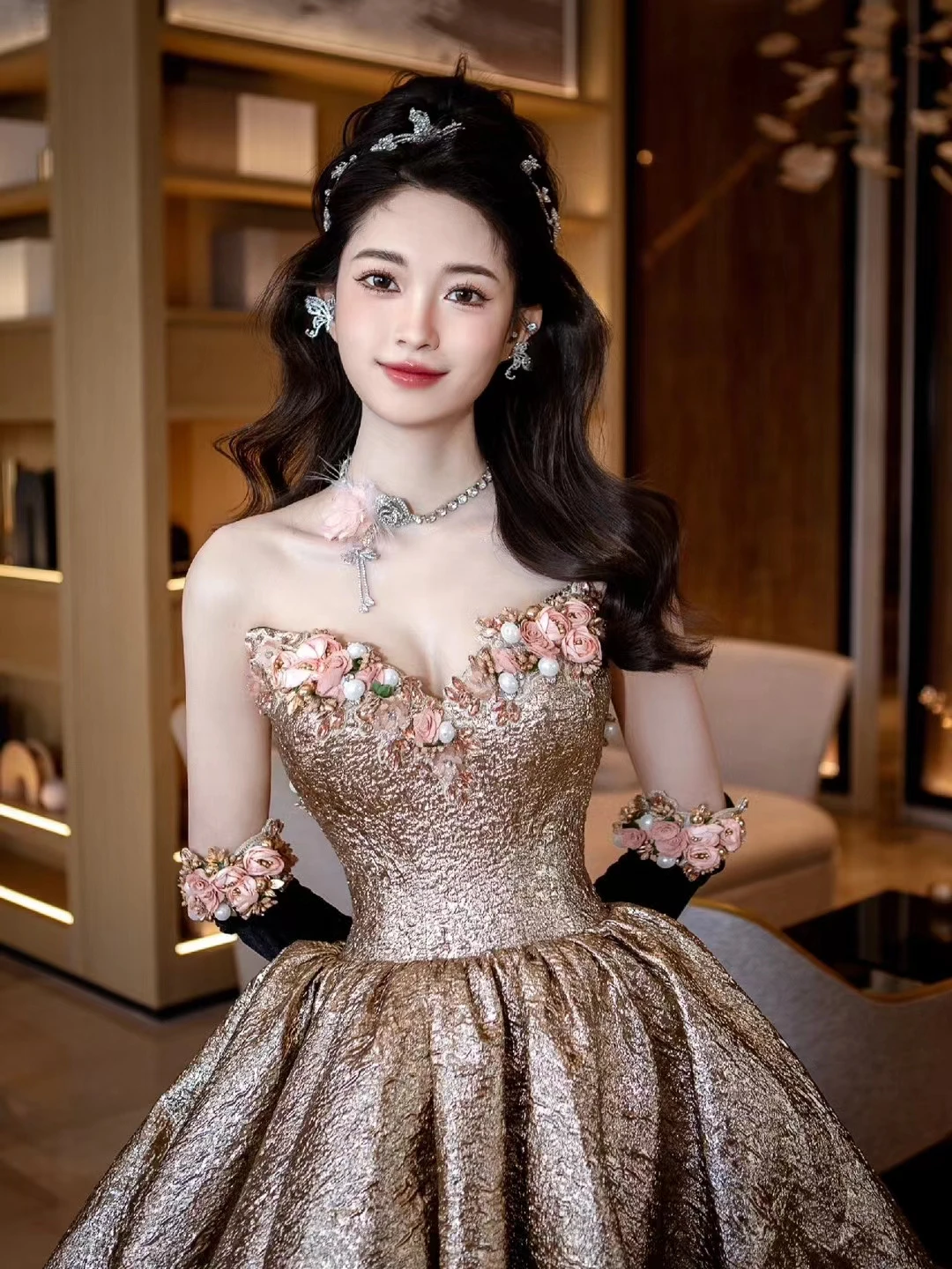 Customized Luxury Princess Gold Evening Dress V-neck A-line Sparkling Flower Beading with Black Velvet Gloves Formal Party Gown