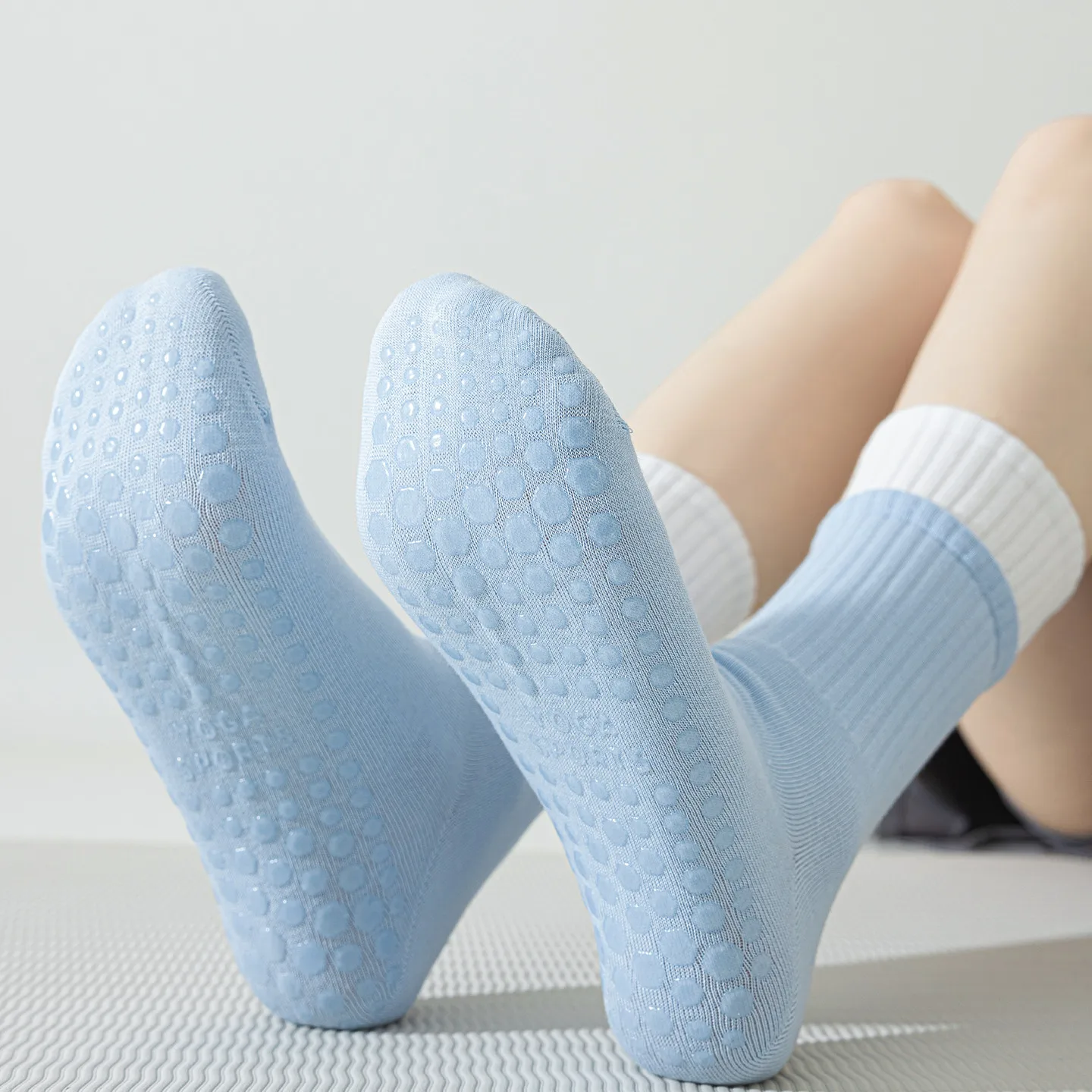 Chaussettes de Yoga antidérapantes aux couleurs assorties pour femmes, chaussettes de sport professionnelles pour Pilates, tricotées en coton, pour gymnastique, Fitness, entraînement en salle