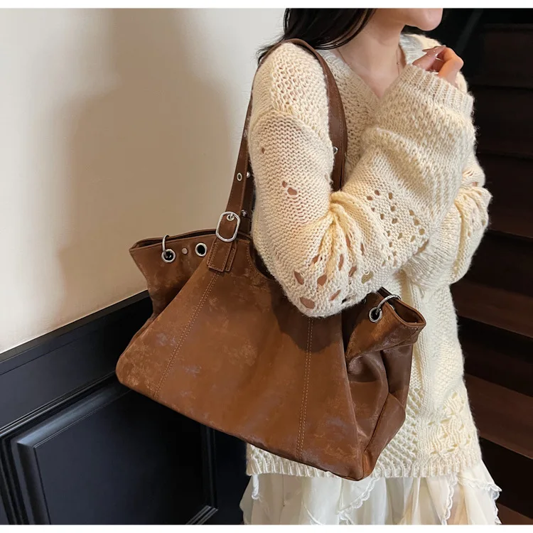 Large Vintage Women's Handbag description 13