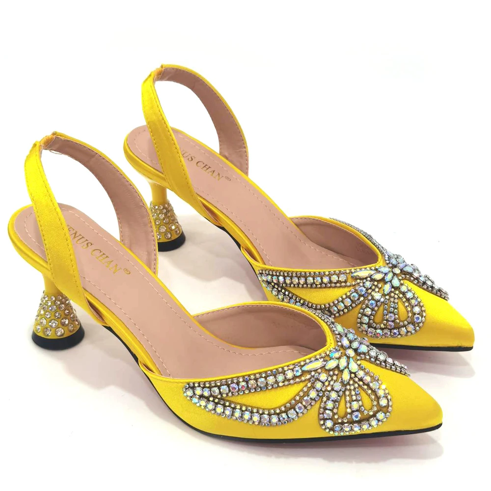 Il più nuovo stile INS colore giallo elegante tacchi alti Nigeria Design popolare scarpe da donna africane e Set di borse per la festa di nozze