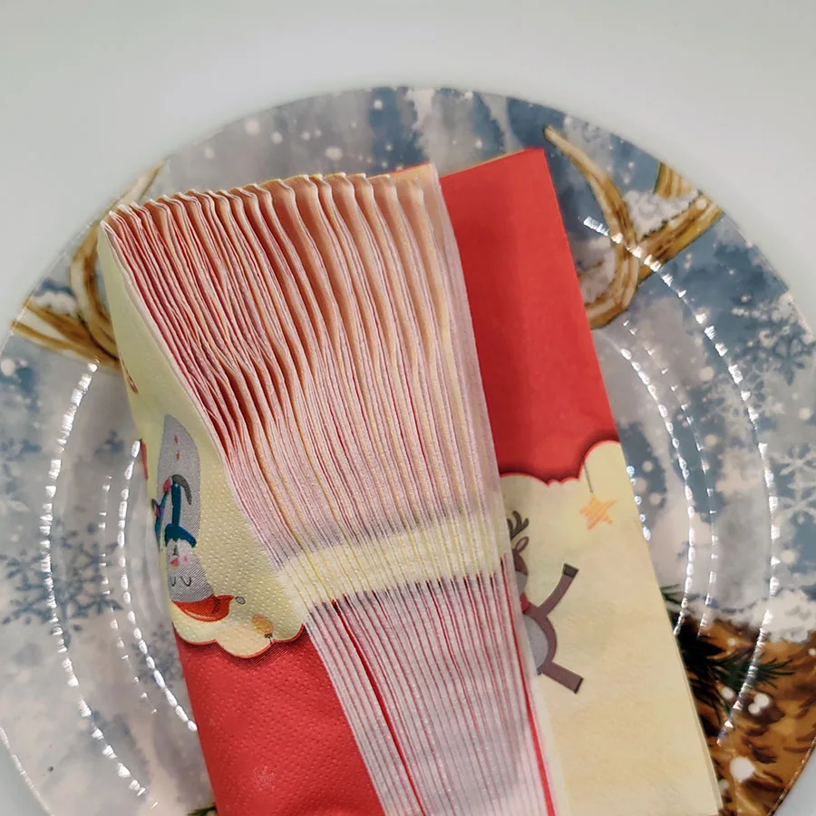 10/20 pezzi tovaglioli per feste di Natale per decorazioni da tavola stampe di renne pupazzo di neve di Babbo Natale, tovaglioli di carta festivi bianchi rossi a 2 strati da 33 cm