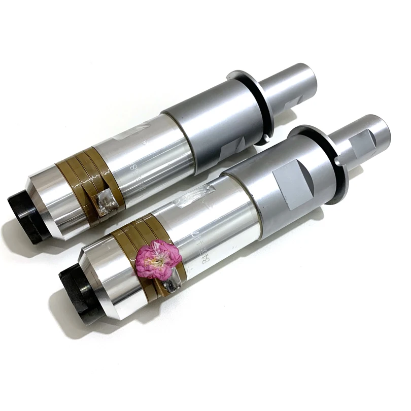 20KHZ 2000W Ultrasonic Welding Oscillator Transducer For welding various plastics (PVC, PP, PE, ABS, etc.) and fabrics