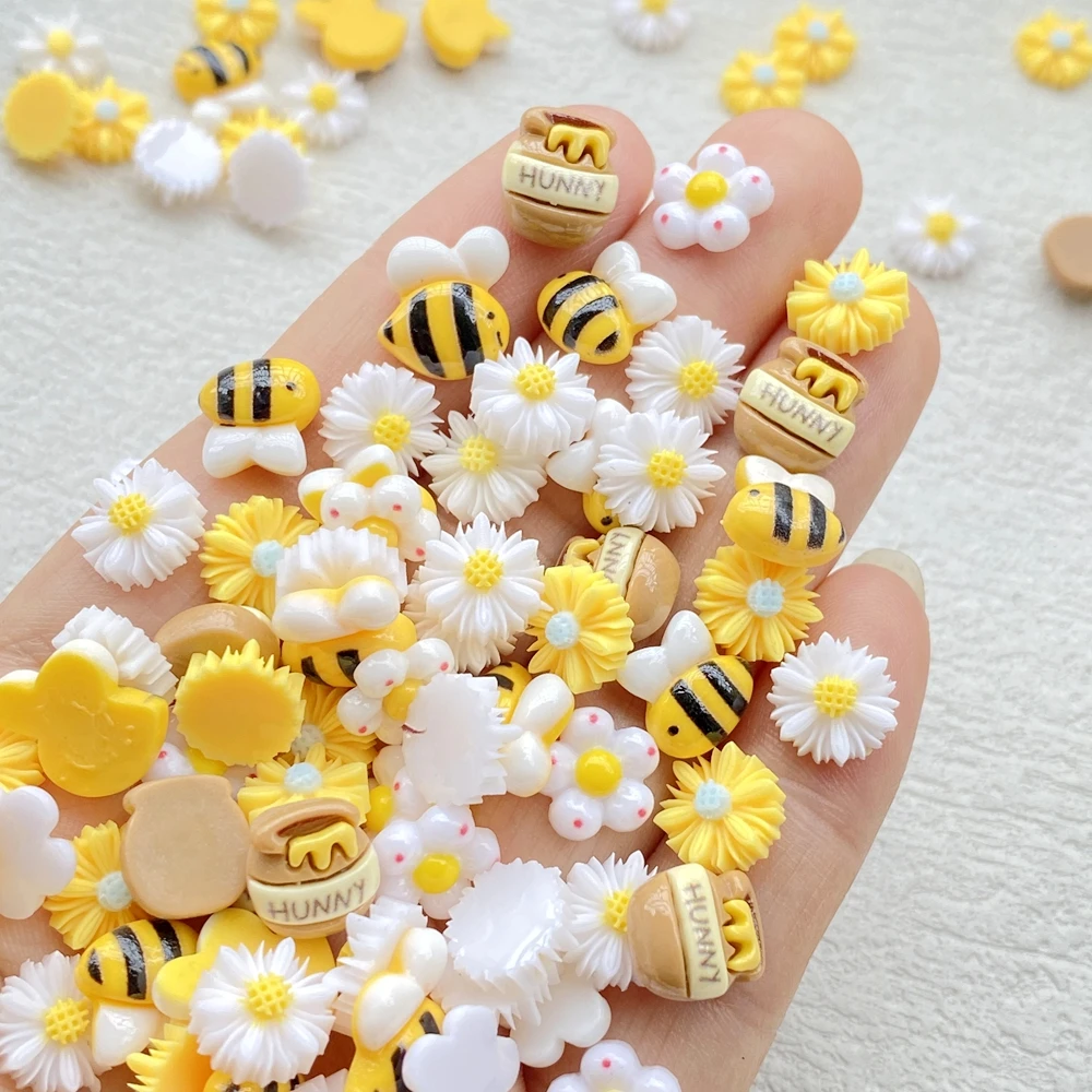 50 Stück niedliche Mini-Cartoon-Bienen aus Kunstharz, kleine Blumen, Chrysanthemen, Kunstnägel mit flacher Rückseite, DIY-Scrapbook-Dekoration, Schmuck, Bastelarbeiten – Detail 8