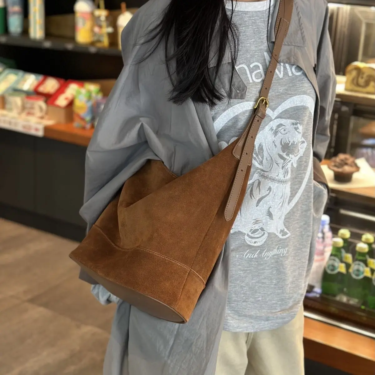 

Новая женская сумка-тоут из натуральной матовой кожи — вместительная сумка через плечо из воловьей кожи с дизайном для ношения на бедре