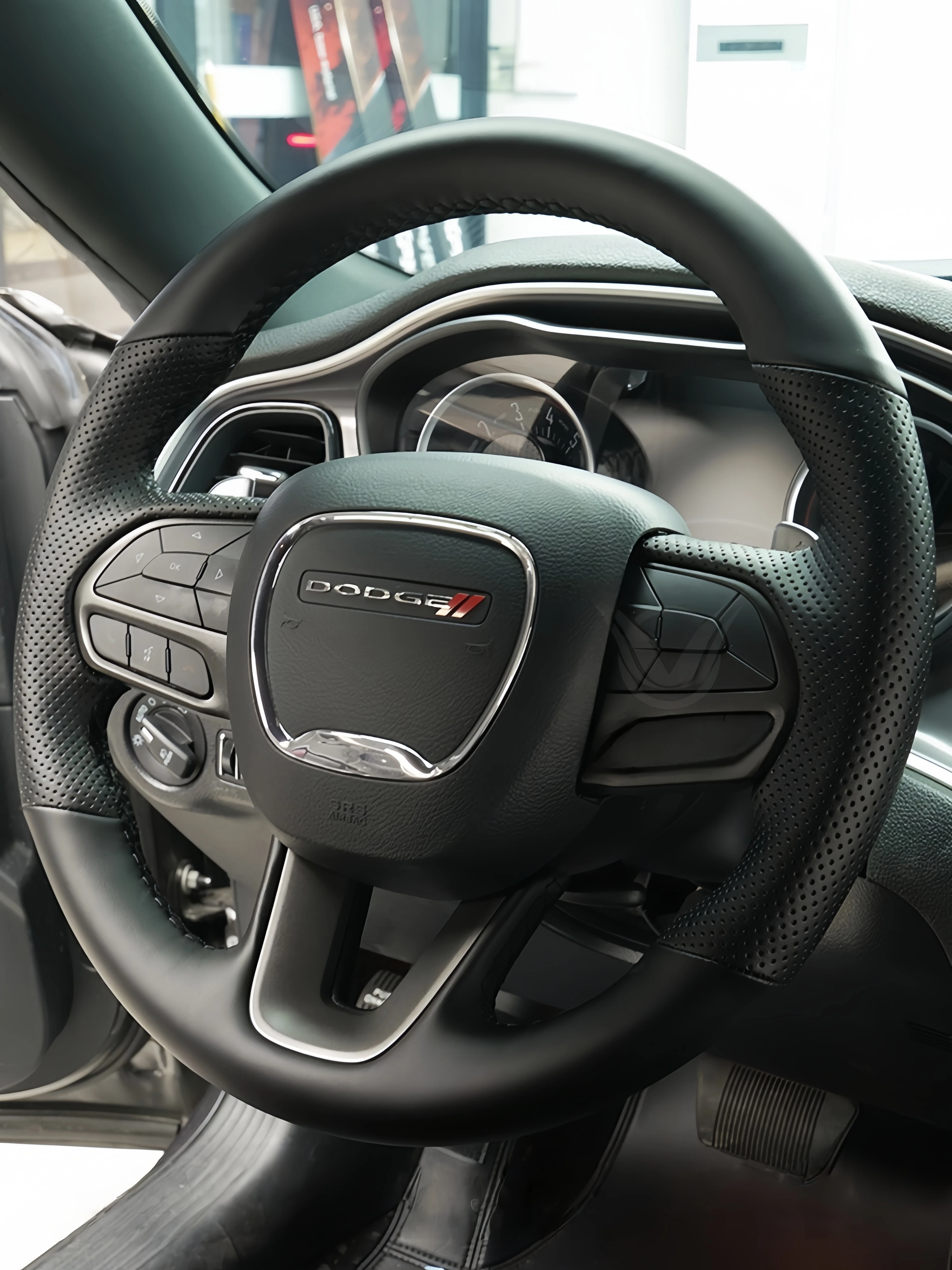 

Специальные чехлы на руль с ручной прошивкой для Dodge Challenger
