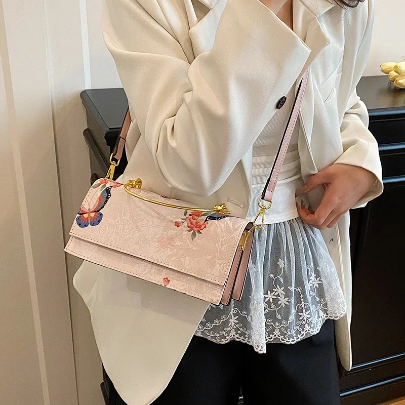 

2025 Classic Minimalist Leather Handbag For Women With Vintage Charm Letter Logo And Crossbody Feature