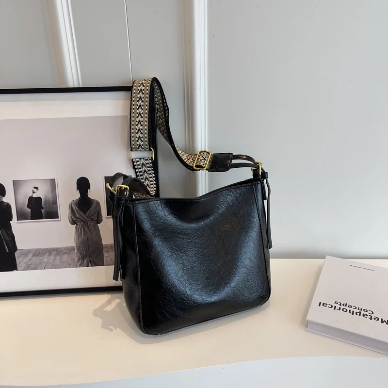 กระเป๋าแมสเซ็นเจอร์สะพายไหล่หนัง PU แบบใหม่กระเป๋าเงินกระเป๋าถือแบบหรูหราแบบลำลองสำหรับผู้หญิงกระเป๋าดีไซน์เนอร์กระเป๋าสะพายข้างแบรนด์เล็ก