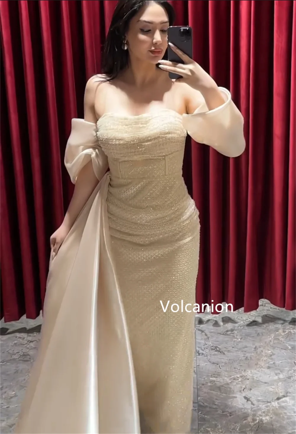 فساتين طويلة مخصصة ثنيات مستقيمة مكشوفة الكتف مناسبة مخصصة للحفلات المسائية رسمية لامعة رائعة