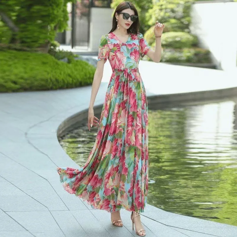 Sukienka maxi z szyfonu w stylu boho z kwiatowym nadrukiem, letnia moda damska, dekolt w serek, krótki rękaw, pasek, tunika z wiązaniem, duża rozkloszowana sukienka plażowa.