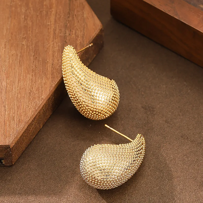 Fashion Exaggerated…