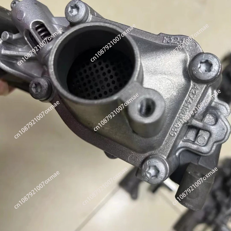 Engine Oil Pump A2741800100 For C180 C200 E200 E300 A2741801501 A2741800600